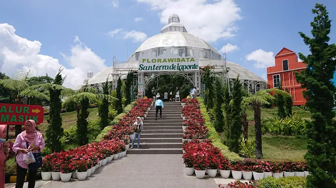 Wisata Malang Raya kekinian, San Terra de Laponte. Dengan pemandangan yang hijau dan segar membuat wisatawan betah berlama-lama disini.