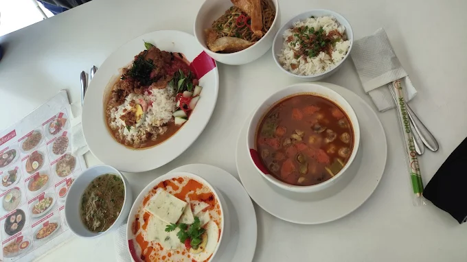 Cafetaria Jaya Malang, Spot Makan Kekinian di Malang