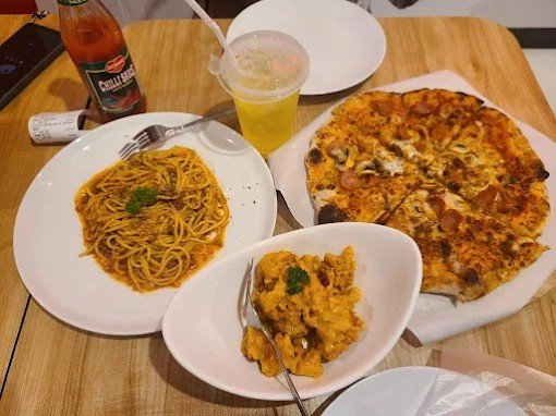 Rekomendasi Tempat Makan Pizza di Malang, Ada yang Buka 24 Jam