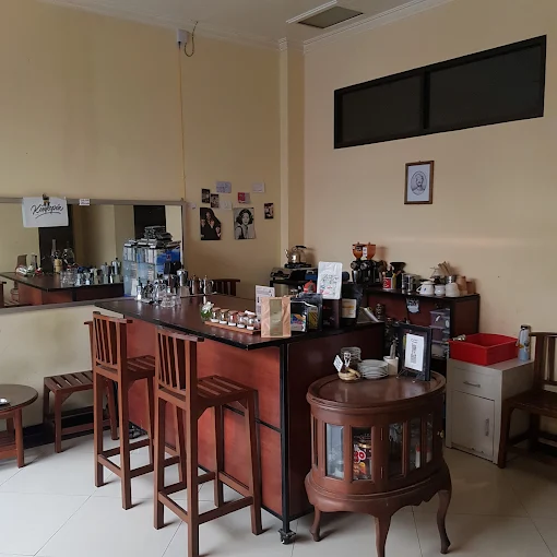 Slow Bar Coffee di Malang, Spot Ngopi Asyik dan Estetik