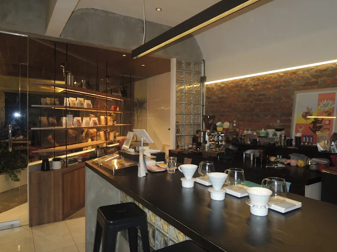 Slow Bar Coffee di Malang, Spot Ngopi Asyik dan Estetik
