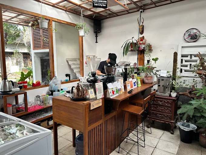 Slow Bar Coffee di Malang, Spot Ngopi Asyik dan Estetik