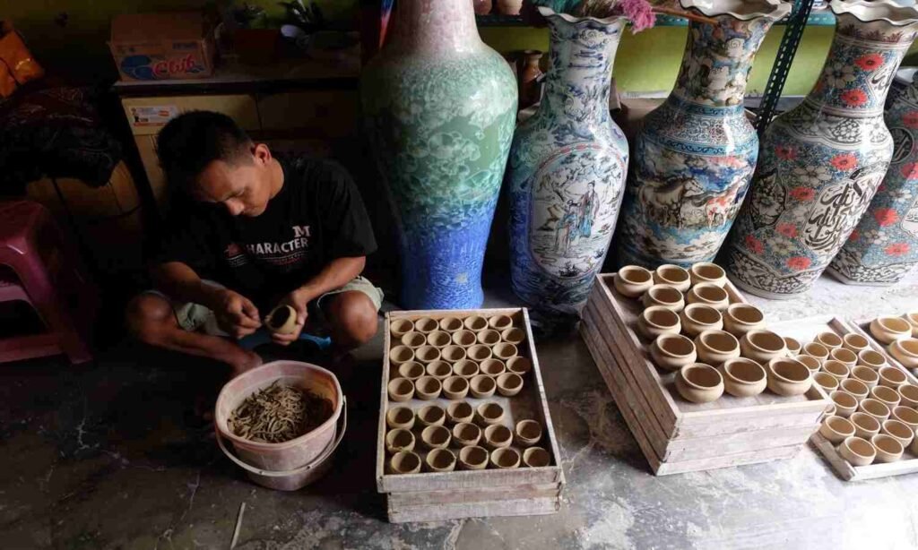 Menjelajah Kampung Wisata Keramik Dinoyo di Kota Malang